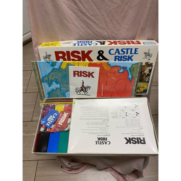 1990 Risk and Castle Risk Board game Vintage - Excellent Condition - Picture 2 of 3